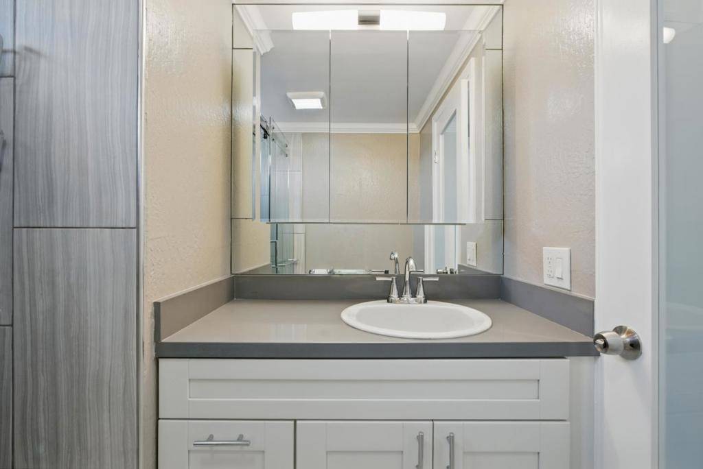 Redwood City, CA 94063,3015 E BAYSHORE RD