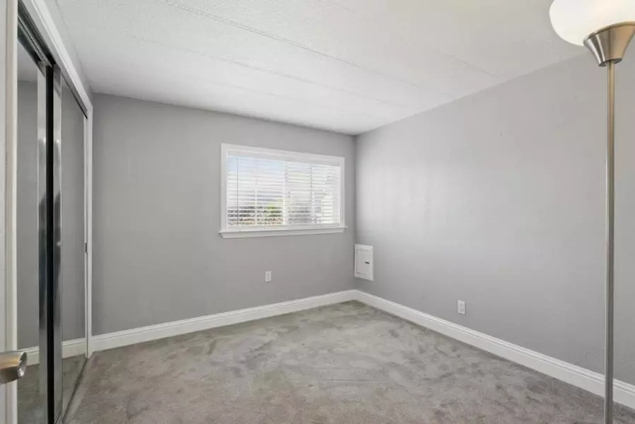 3015 E BAYSHORE RD, Redwood City, CA 94063