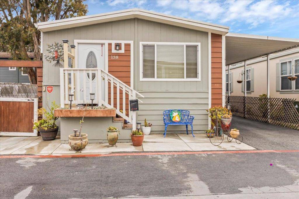20 Russell Rd ST, Salinas, CA 93906