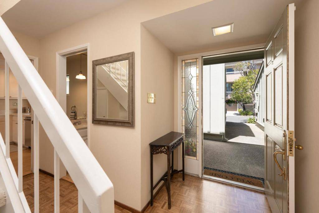 San Mateo, CA 94402,11 Lyonridge LN