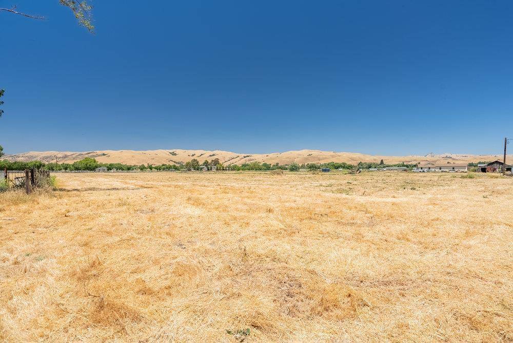 7327 Lovers LN, Hollister, CA 95023
