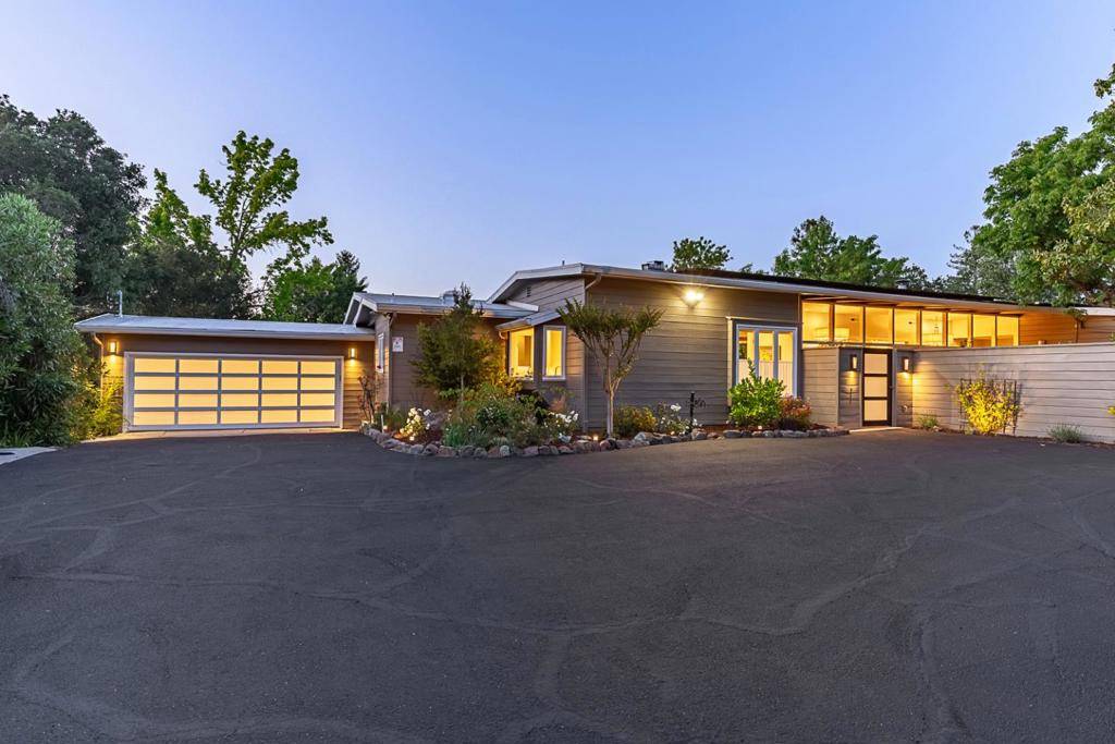 Woodside, CA 94062,275 Eleanor DR