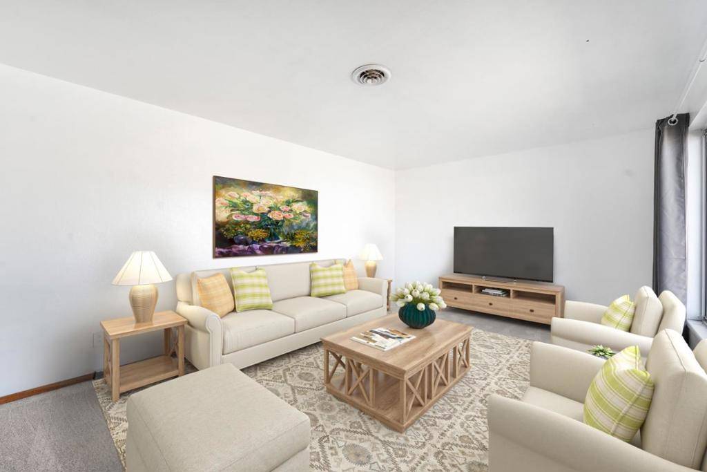 Hollister, CA 95023,921 Suiter ST