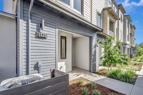 Palo Alto, CA 94303,1135 Esther CT