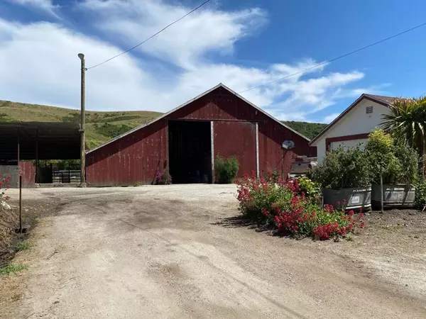 Half Moon Bay, CA 94019,746 Tunitas Creek RD