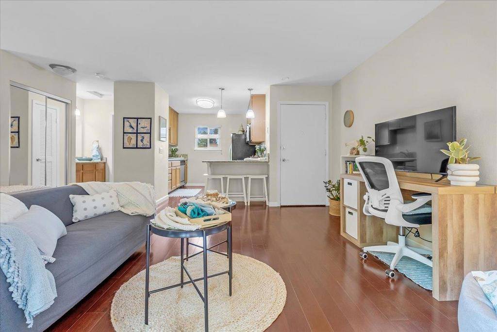 Monterey, CA 93940,300 Glenwood CIR #291