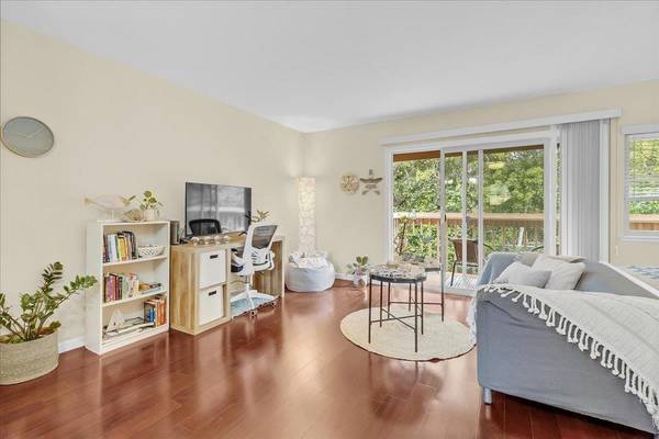 Monterey, CA 93940,300 Glenwood CIR #291