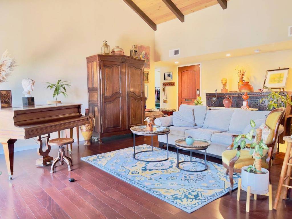 Salinas, CA 93906,1561 Valdez CIR