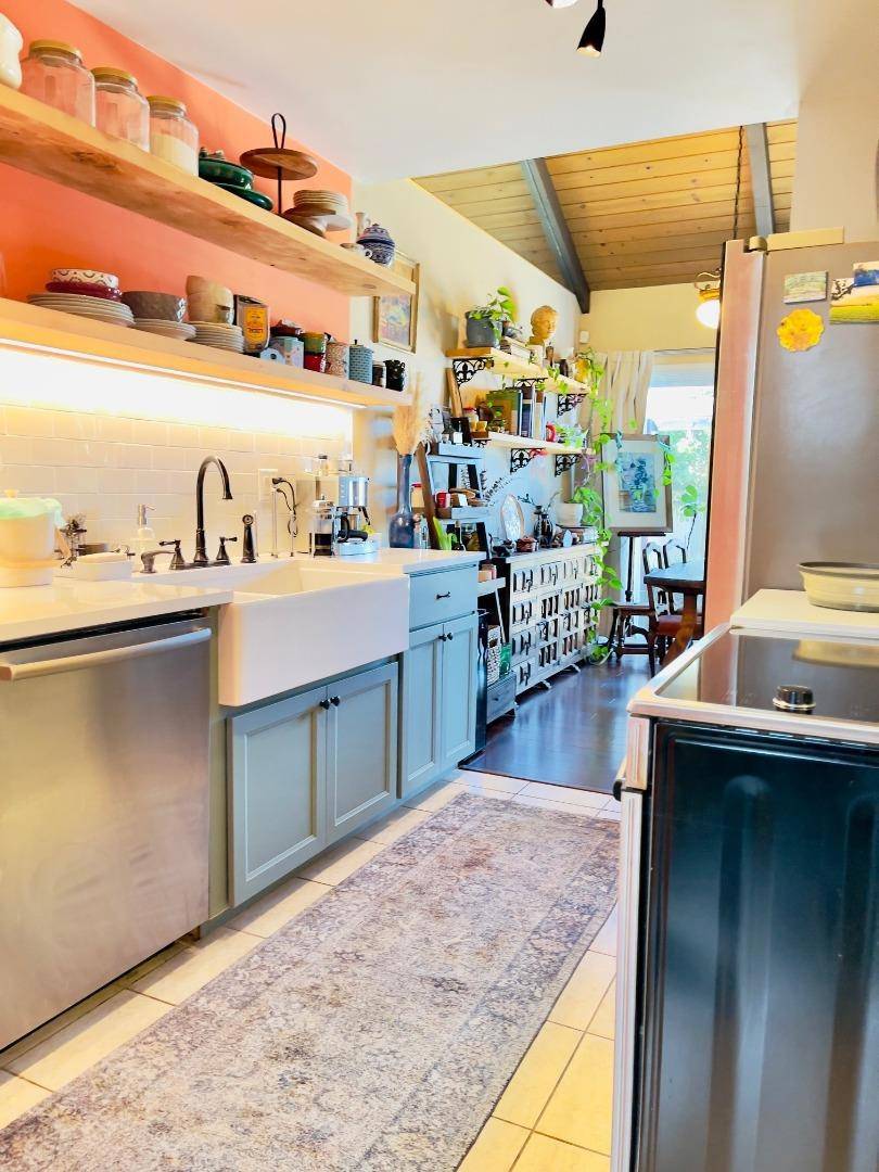 Salinas, CA 93906,1561 Valdez CIR