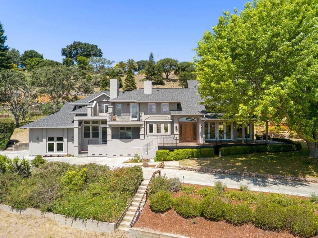 125 Orchard Heights LN, Corralitos, CA 95076