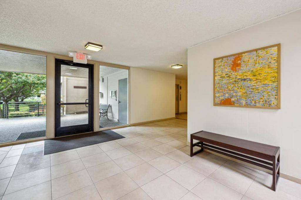Foster City, CA 94404,1061 Beach Park BLVD #108