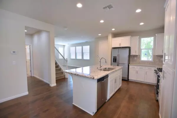 Modesto, CA 95355,3936 Purple Finch LN