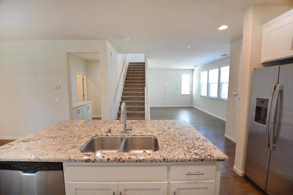 Modesto, CA 95355,3936 Purple Finch LN