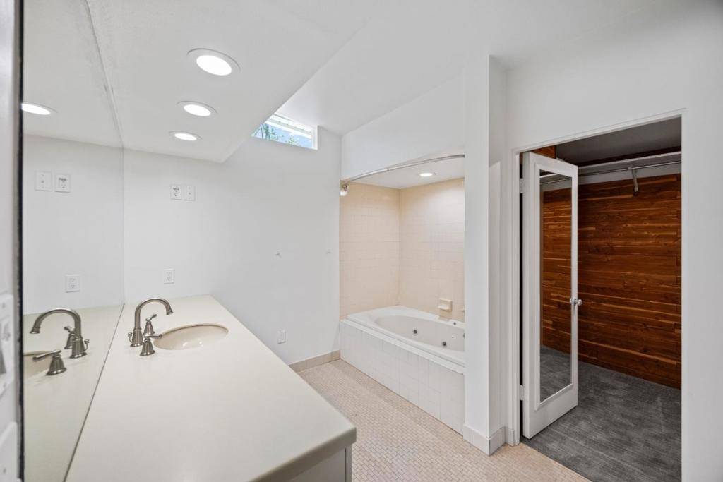 Palm Springs, CA 92264,255 W Camino Buena VIS