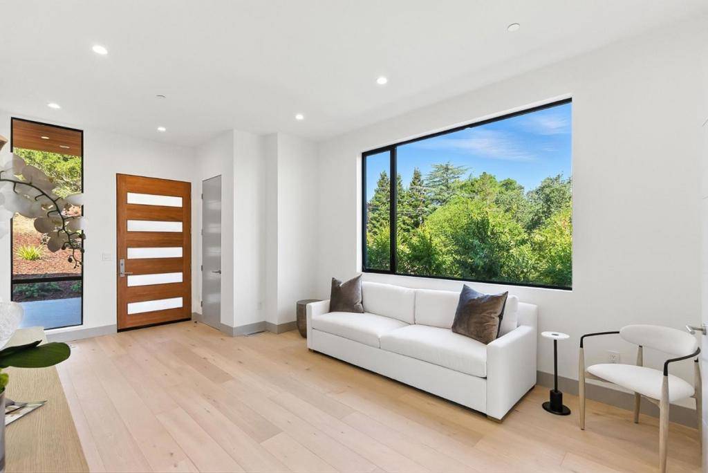 Los Altos, CA 94024,1127 Hillslope PL