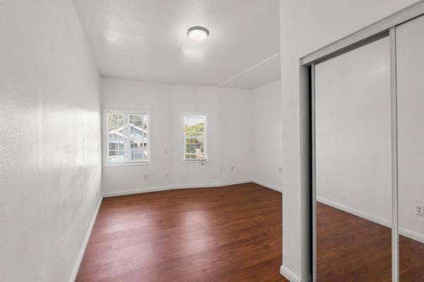 Oakland, CA 94608,1049 55th ST