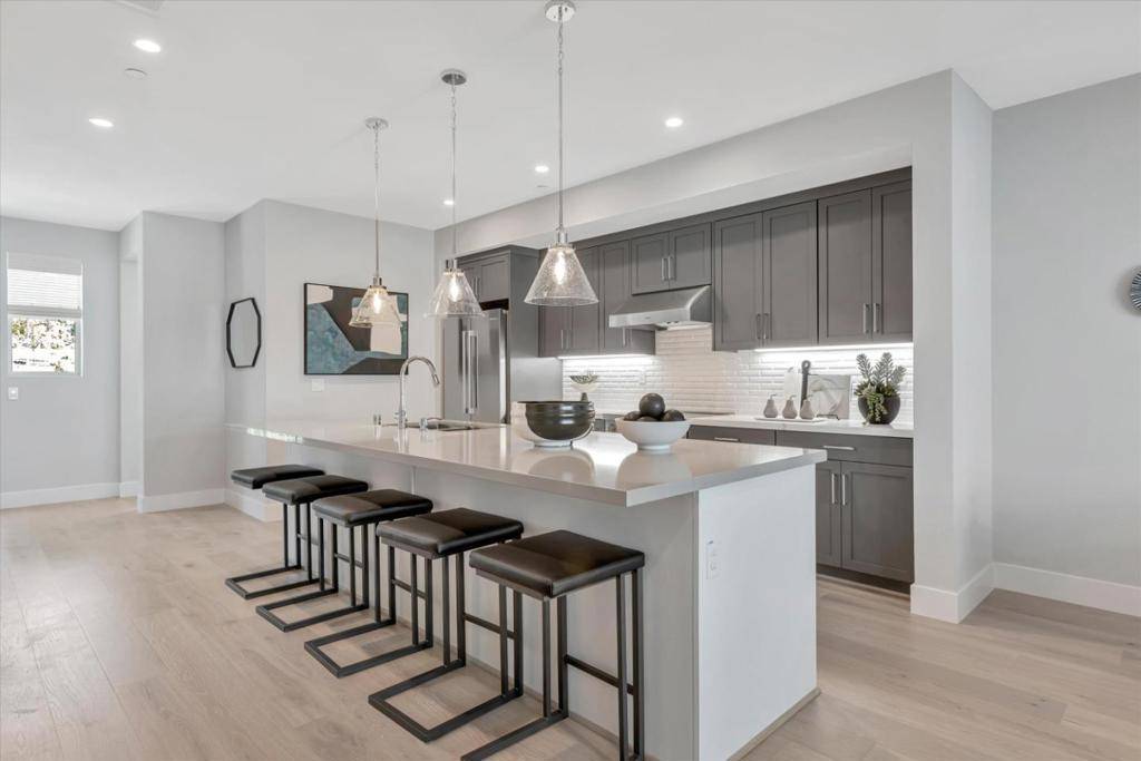 Walnut Creek, CA 94597,231 Oak CIR