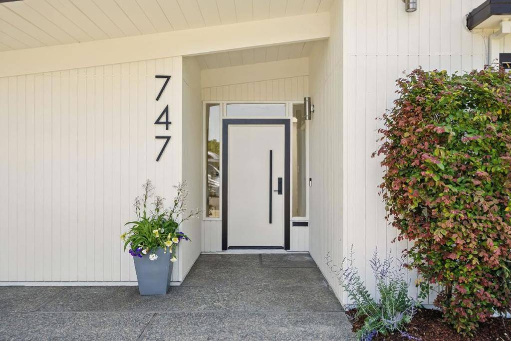 747 De Soto DR, Palo Alto, CA 94303