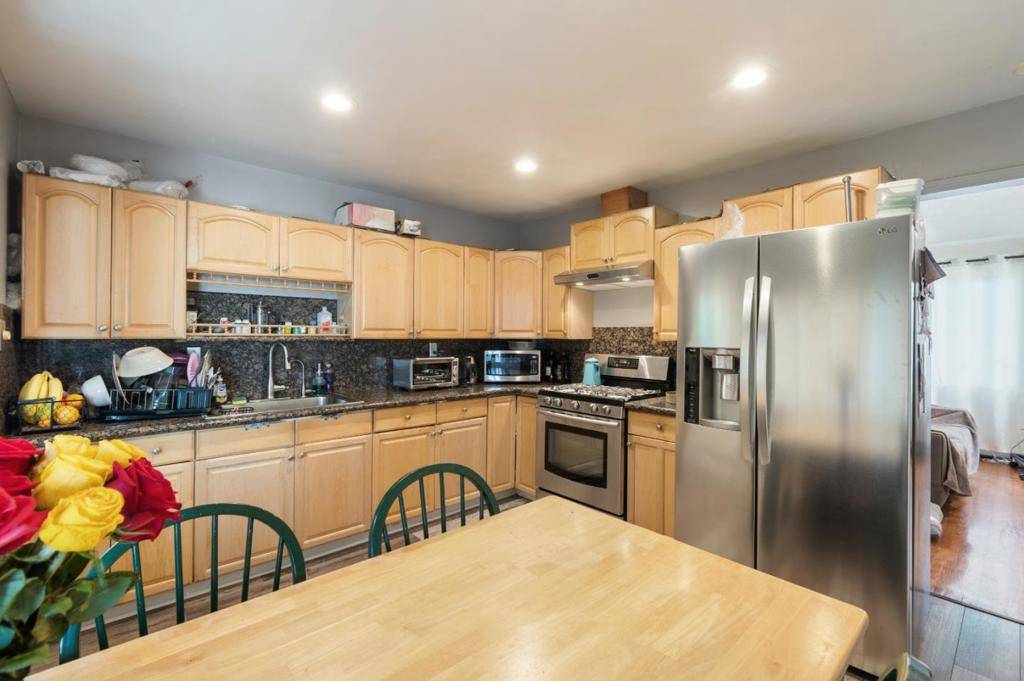 East Palo Alto, CA 94303,2547 Hazelwood WAY