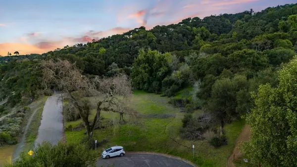 Los Altos Hills, CA 94022,28120 Laura CT