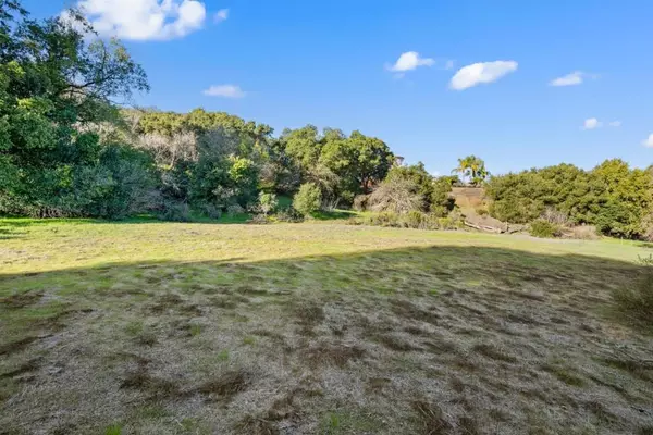 Los Altos Hills, CA 94022,28120 Laura CT