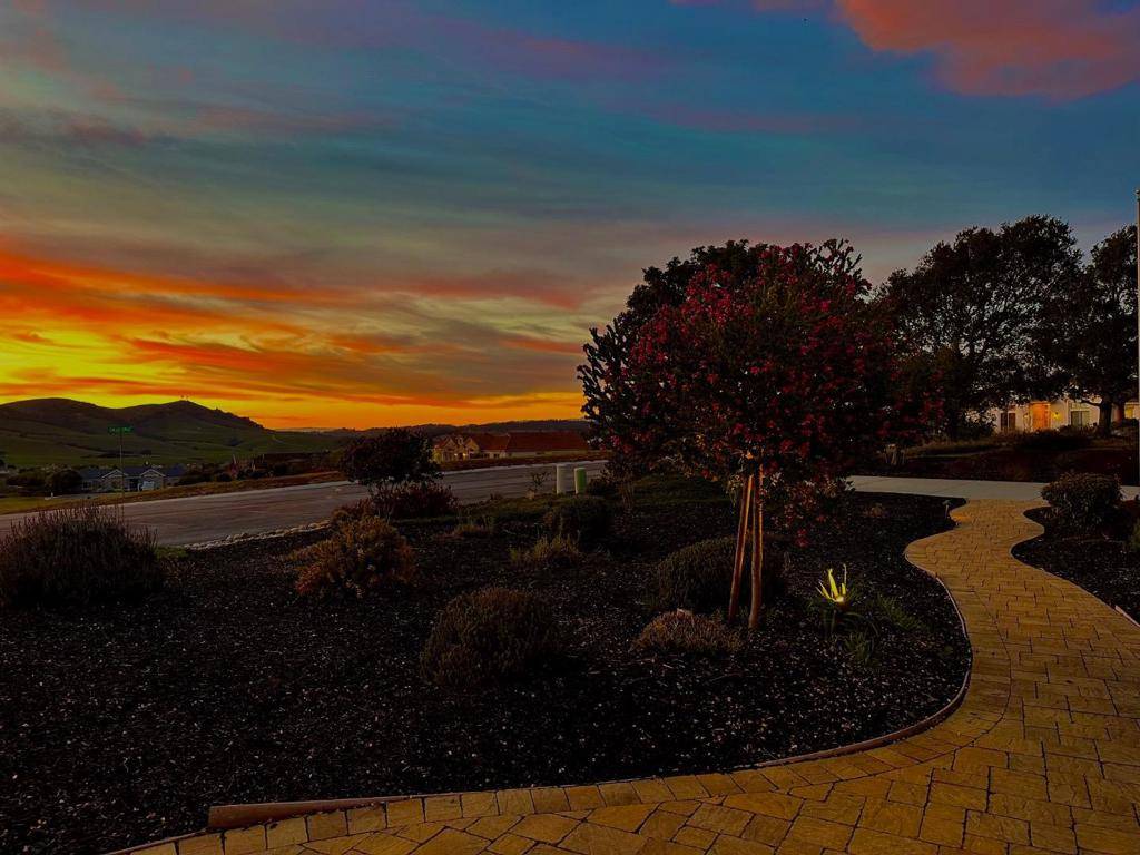 San Juan Bautista, CA 95045,936 Calle Cruz