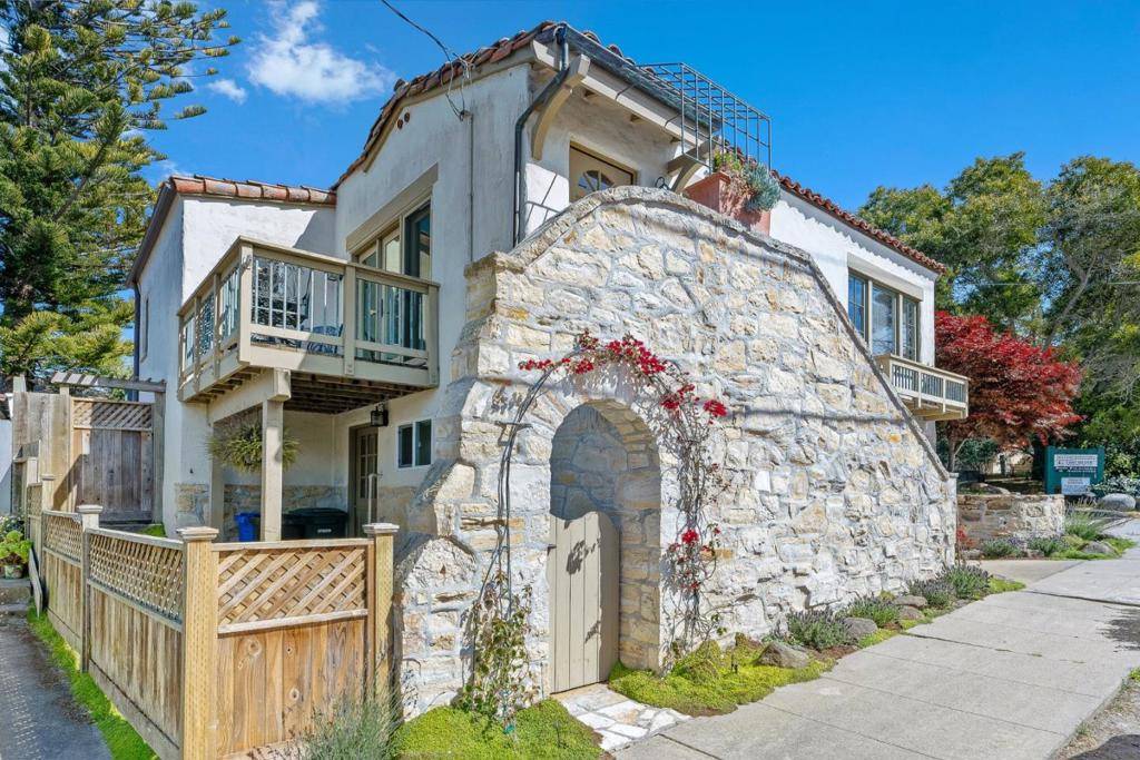 Monterey, CA 93940,925 Cass ST