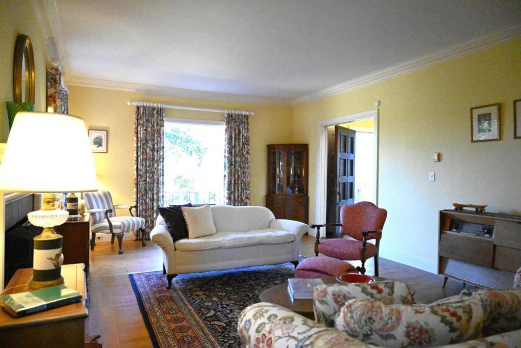 Belmont, CA 94002,1920 Oak Knoll DR