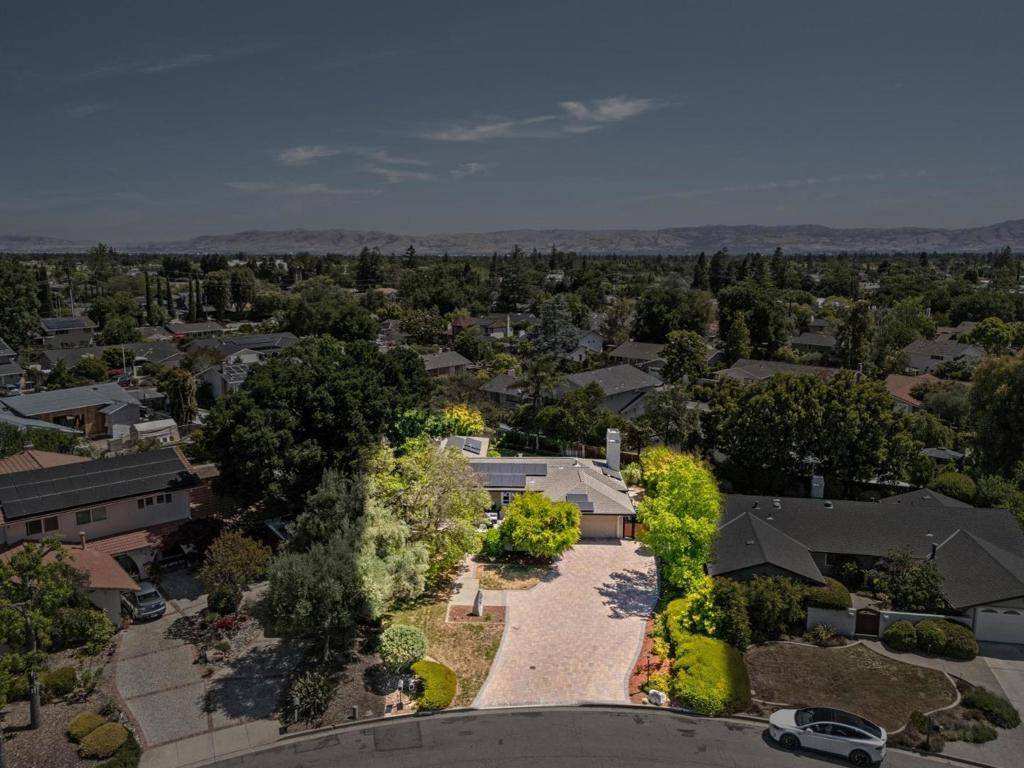 Saratoga, CA 95070,20717 Meadow Oak RD