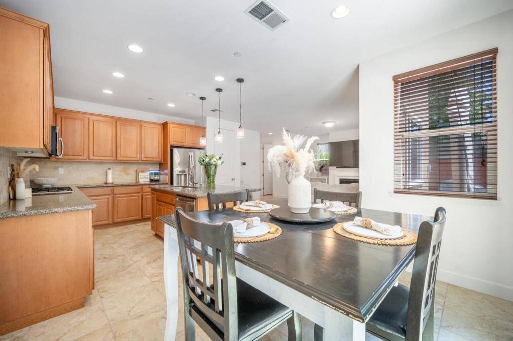 Gilroy, CA 95020,250 Robin Place