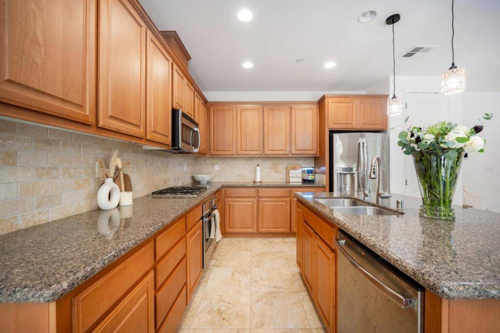 Gilroy, CA 95020,250 Robin Place