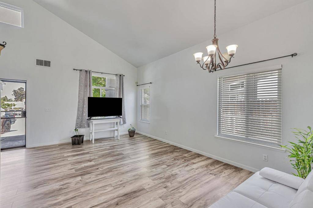 Hollister, CA 95023,2191 Spruce DR