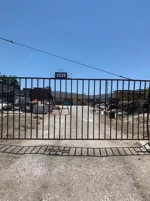 Hollister, CA 95023,1035 Nash RD