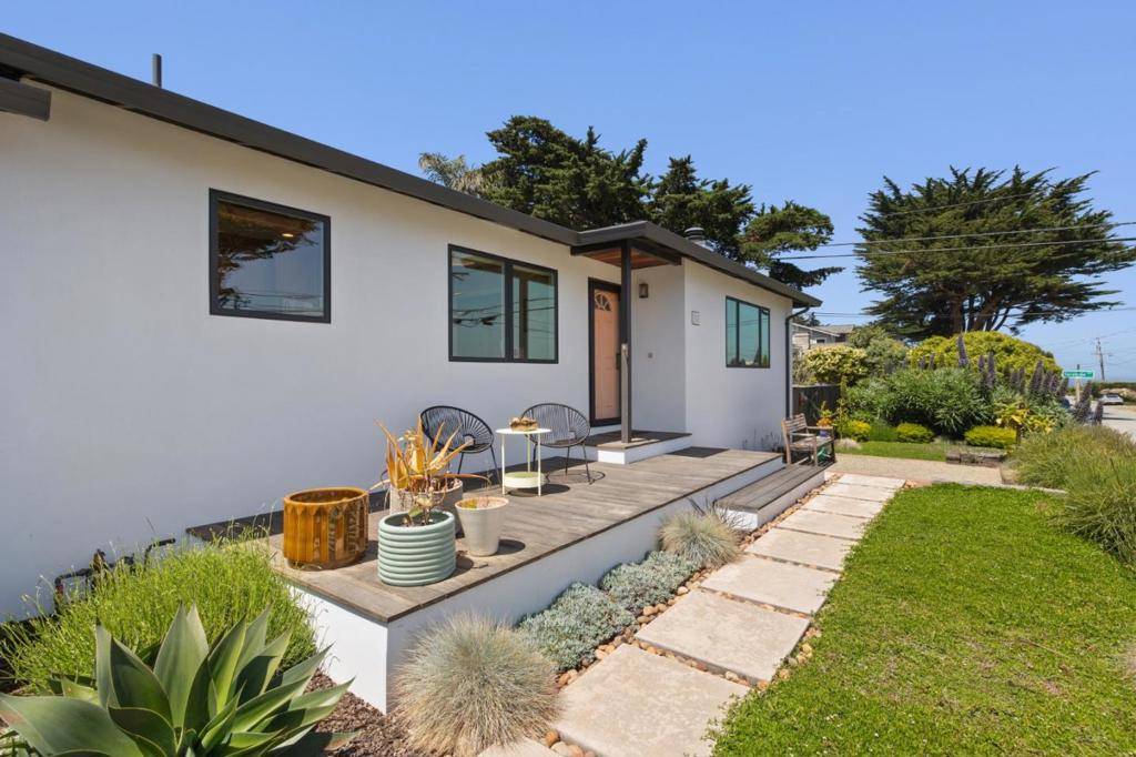 Montara, CA 94037,300 4th ST
