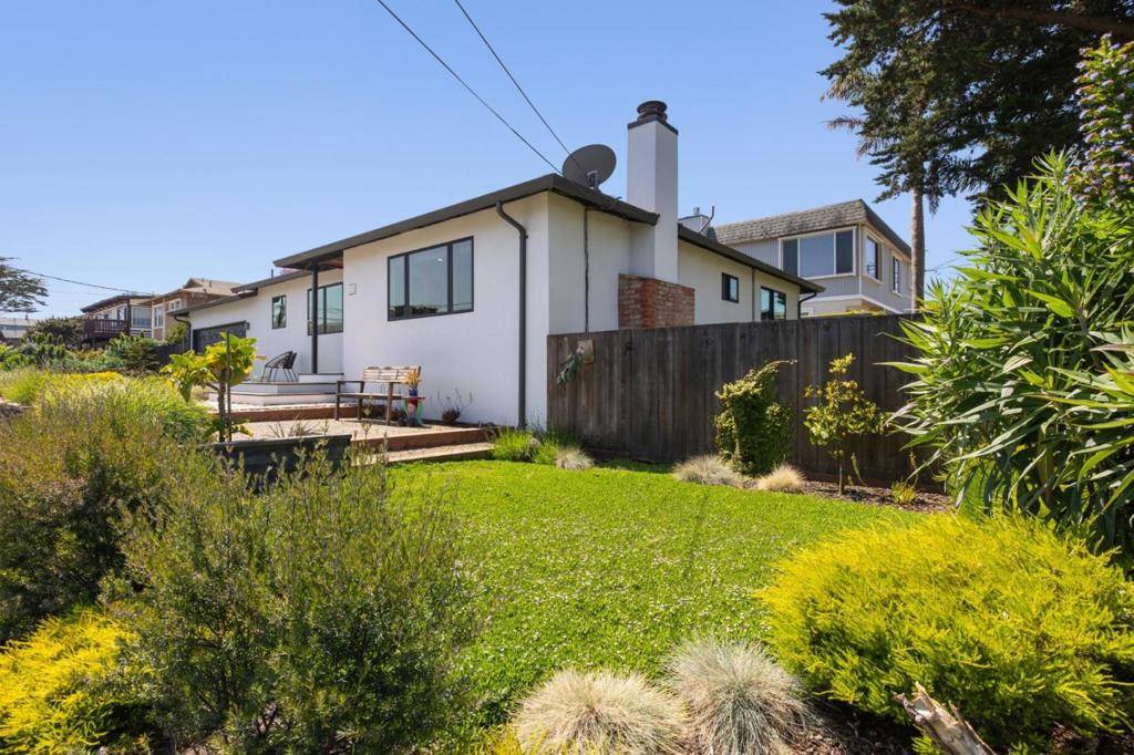 Montara, CA 94037,300 4th ST
