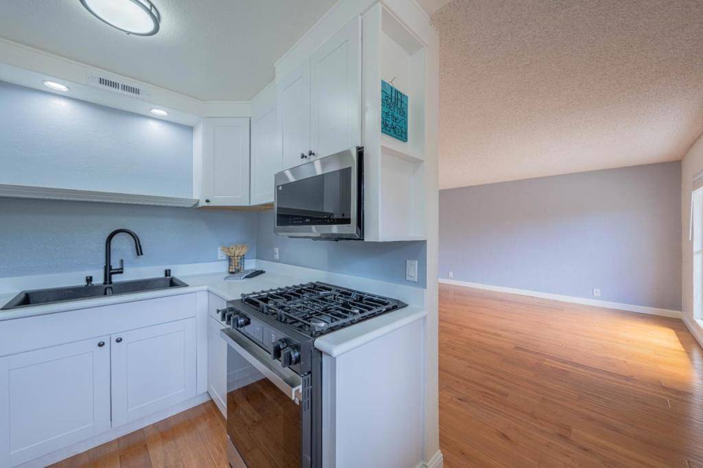 Monterey, CA 93940,500 Glenwood CIR #420