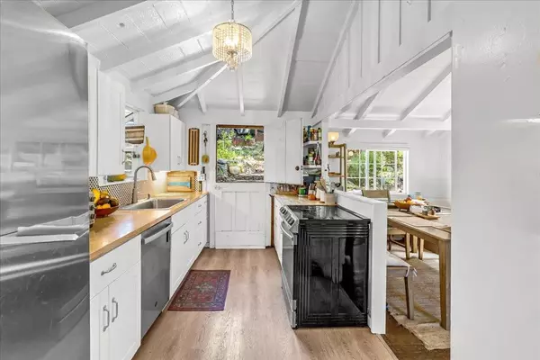 Carmel Valley, CA 93924,134 El Hermorro