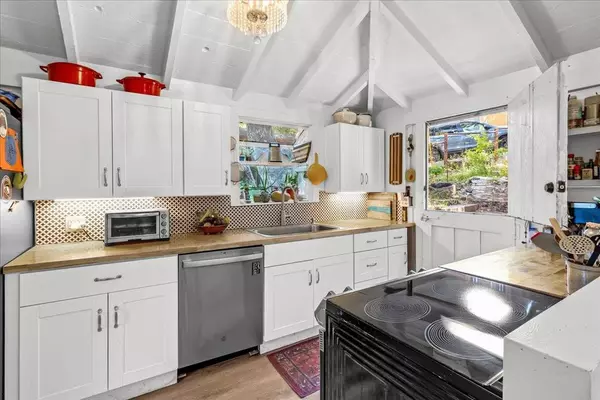 Carmel Valley, CA 93924,134 El Hermorro