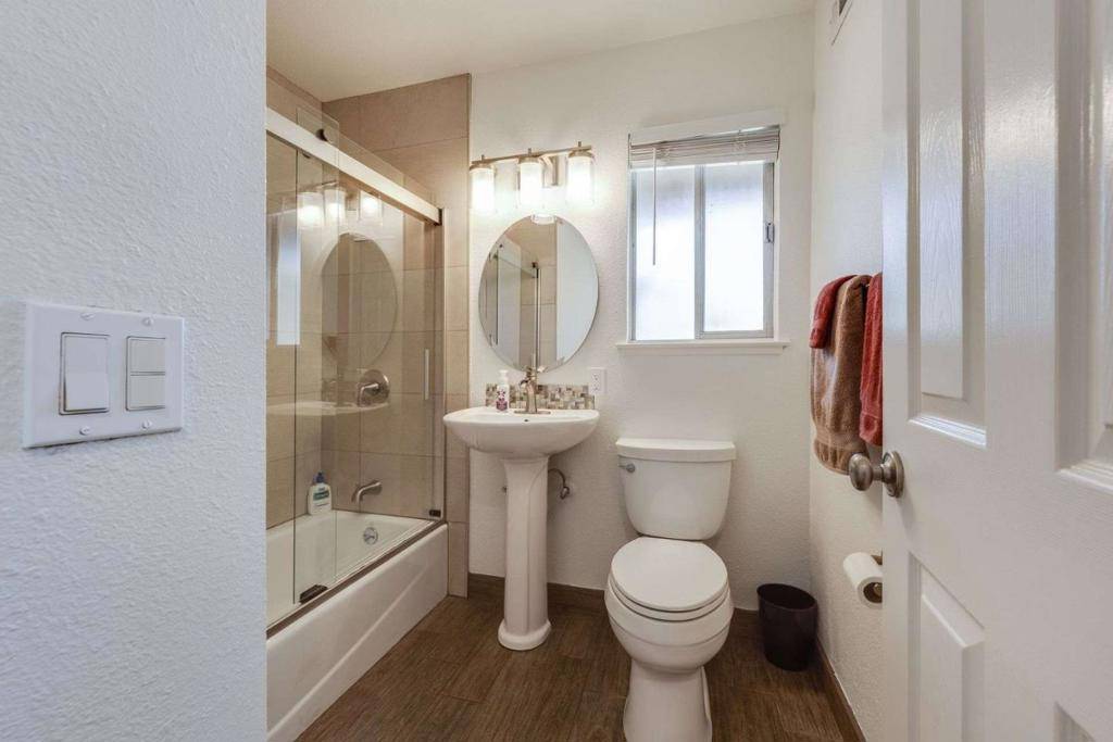 Milpitas, CA 95035,832 Penitencia ST