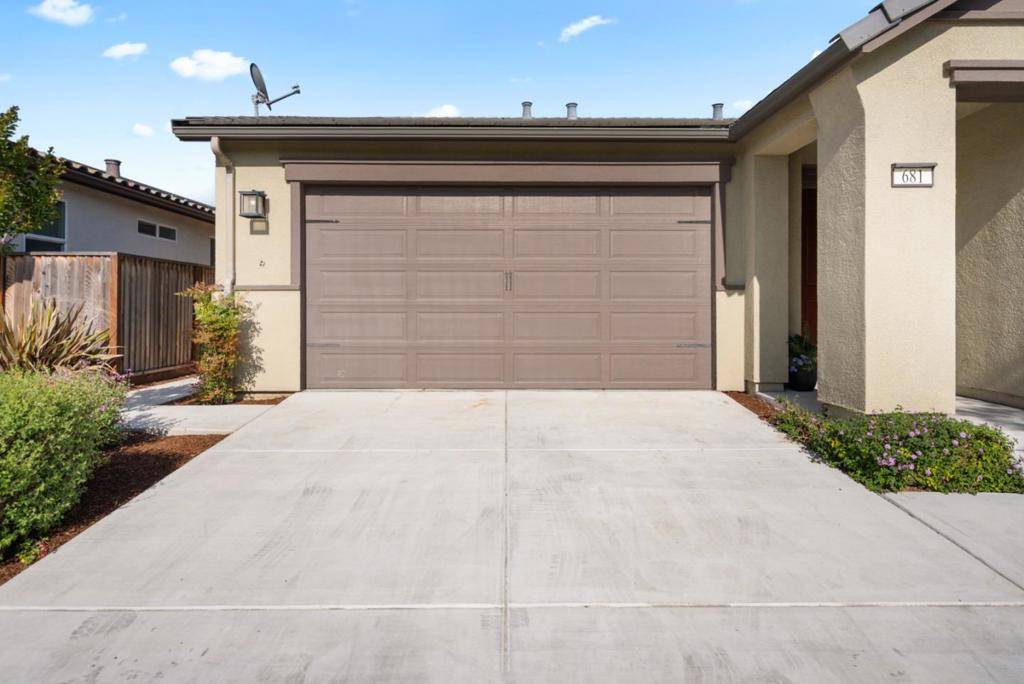 Hollister, CA 95023,681 Segovia DR