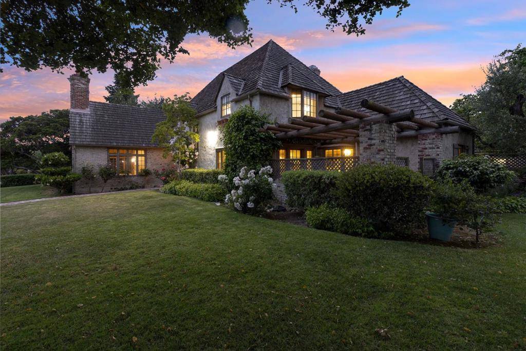 8 Los Laureles AVE, Salinas, CA 93901