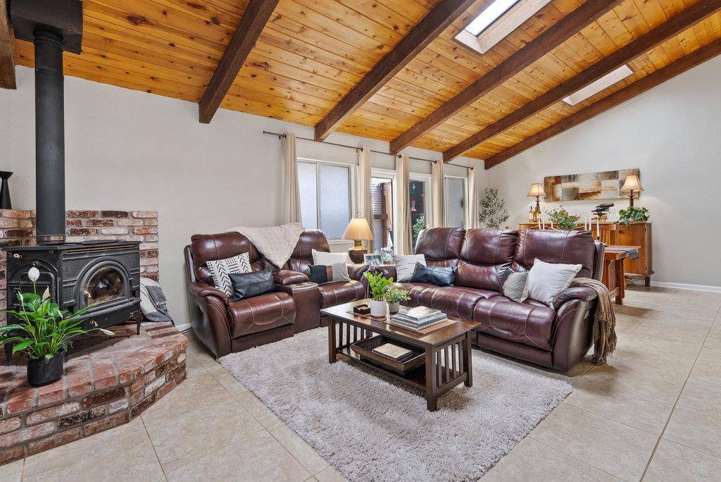 Santa Cruz, CA 95060,252 Nichols DR