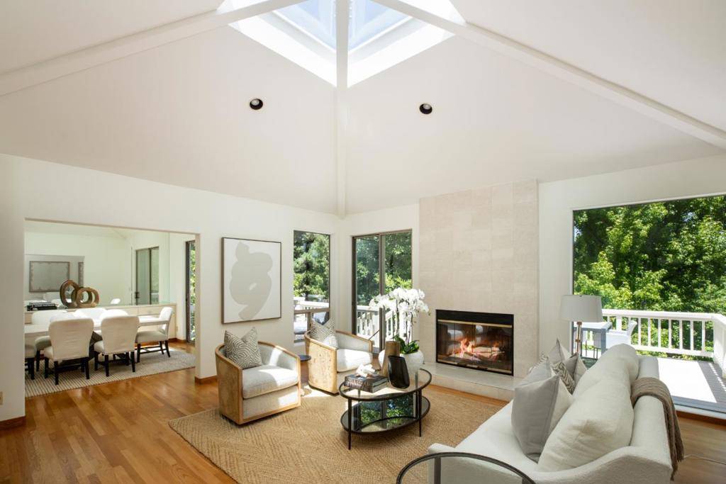 699 Manresa LN, Los Altos, CA 94022