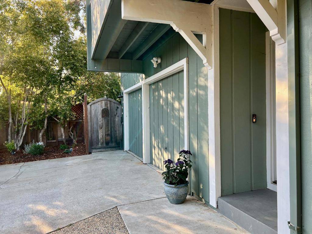 Aptos, CA 95003,166 Hyannis CT