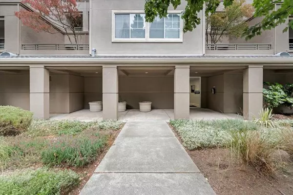 Oakland, CA 94618,180 Caldecott LN #202