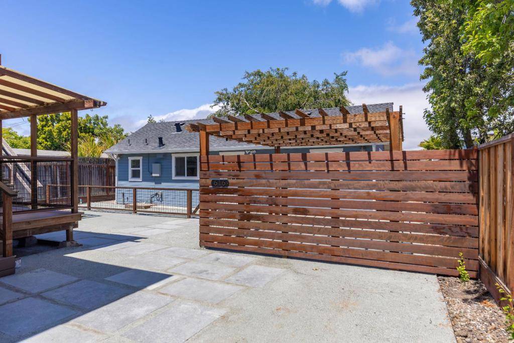 Redwood City, CA 94061,616 Redwood Ave #616