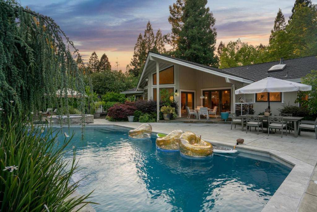 2360 Holly Oak DR, Danville, CA 94506