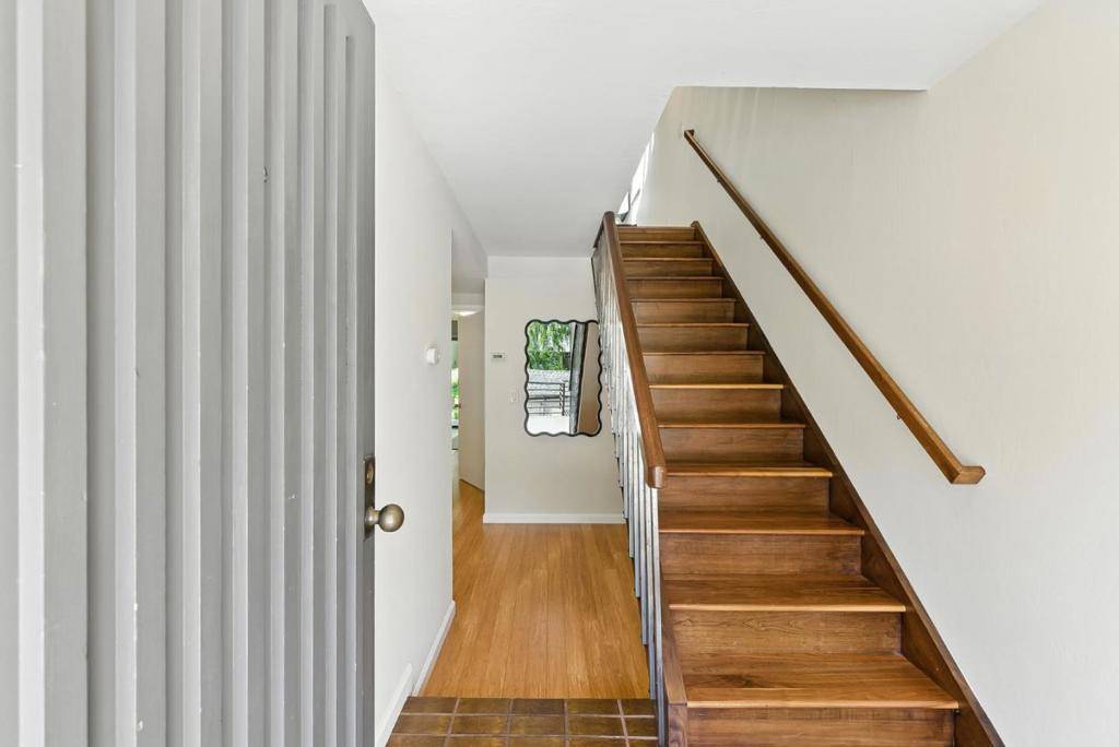 San Mateo, CA 94402,2313 Ticonderoga DR