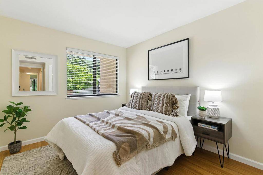San Mateo, CA 94402,2313 Ticonderoga DR