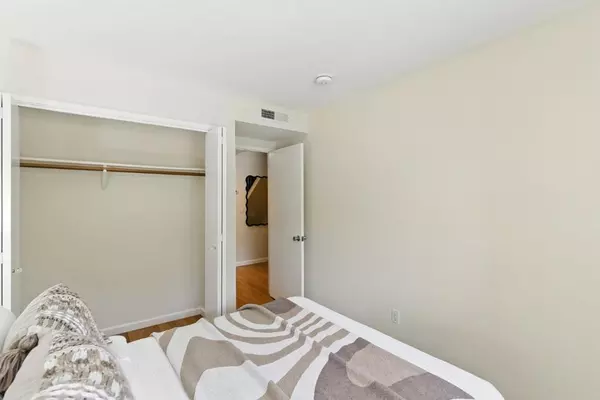 San Mateo, CA 94402,2313 Ticonderoga DR